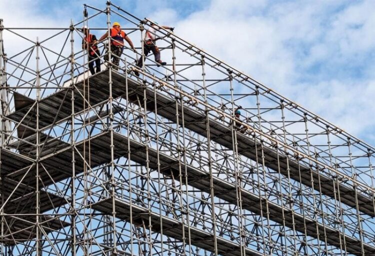 Andaimes montados para obras e manutenções